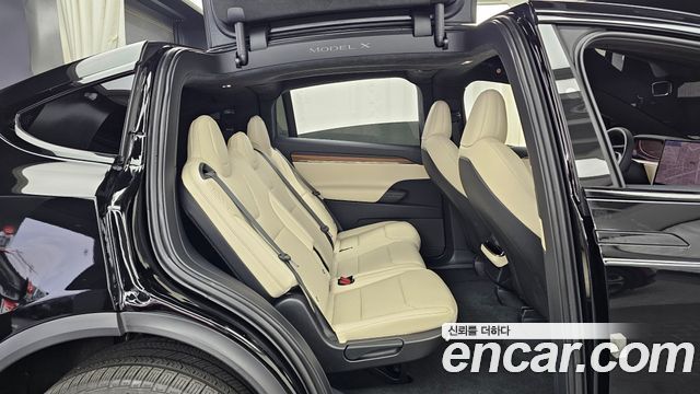 Tesla Model X 2026 — photo 18
