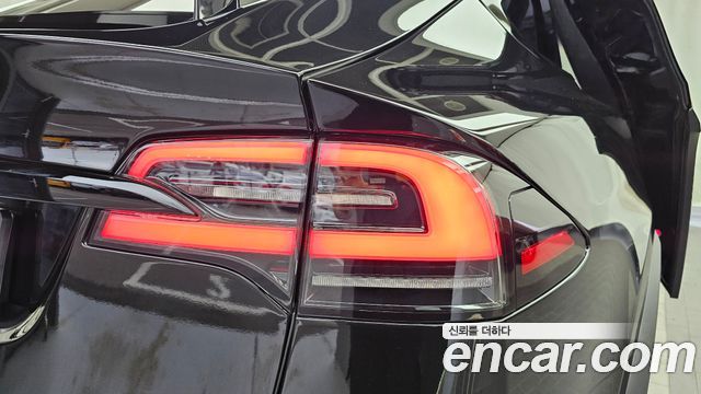 Tesla Model X 2026 — photo 9