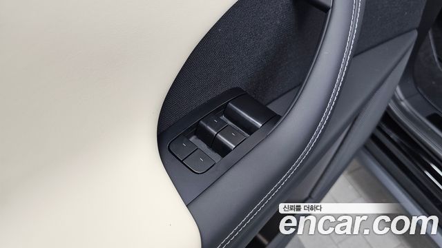 Tesla Model X 2026 — photo 28