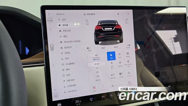 Tesla Model X 2026 — photo 32