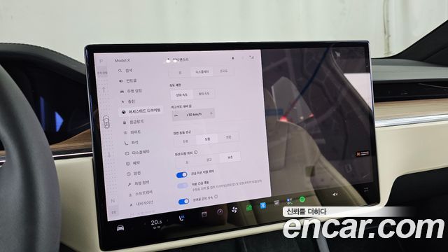 Tesla Model X 2026 — photo 35