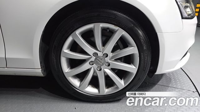Audi A4 2013 — photo 7