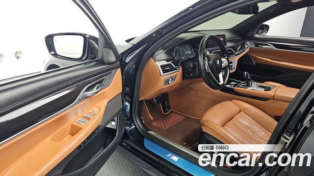 BMW 7-Series 2019 — photo 10