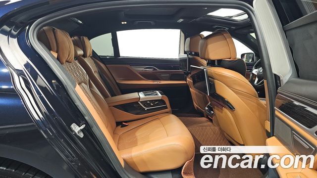 BMW 7-Series 2019 — photo 11