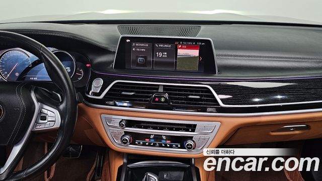BMW 7-Series 2019 — photo 13