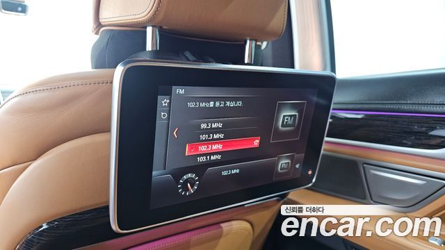 BMW 7-Series 2019 — photo 17