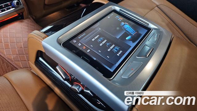 BMW 7-Series 2019 — photo 18