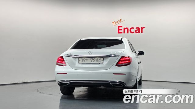 Mercedes-Benz E-Class 2019 — photo 4
