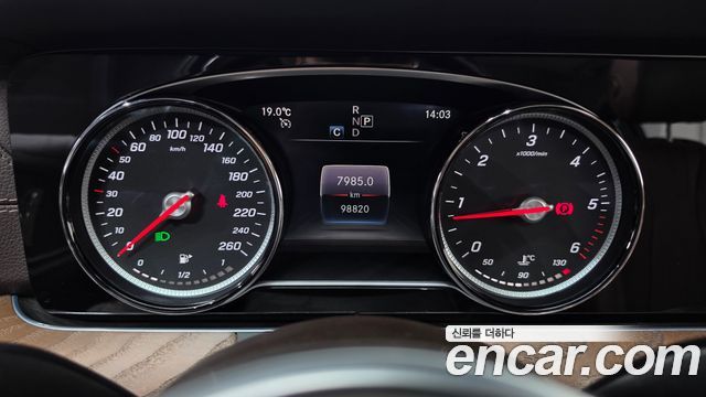 Mercedes-Benz E-Class 2019 — photo 11