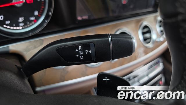 Mercedes-Benz E-Class 2019 — photo 12