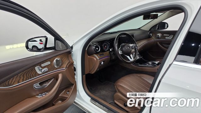 Mercedes-Benz E-Class 2019 — photo 13