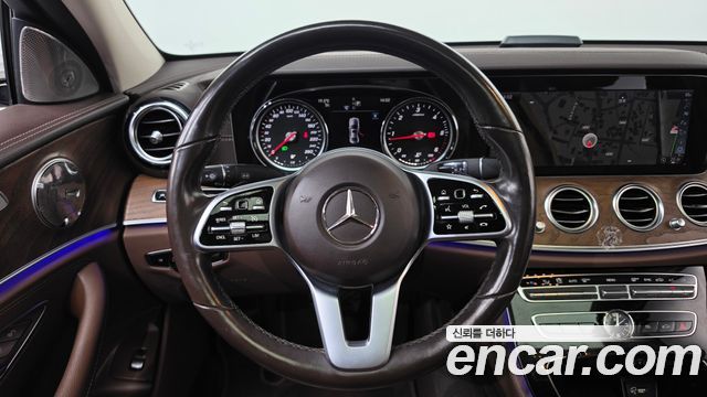 Mercedes-Benz E-Class 2019 — photo 18