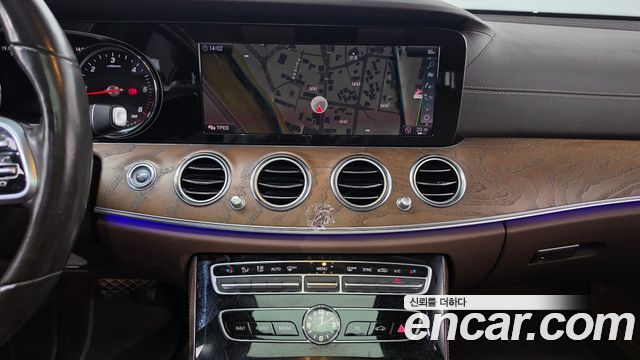 Mercedes-Benz E-Class 2019 — photo 19