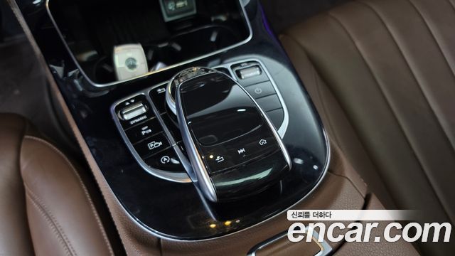Mercedes-Benz E-Class 2019 — photo 23
