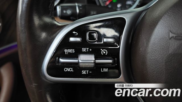 Mercedes-Benz E-Class 2019 — photo 24