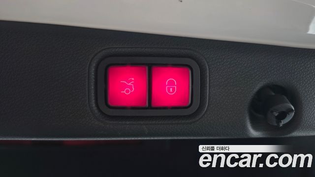 Mercedes-Benz E-Class 2019 — photo 26