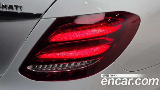Mercedes-Benz E-Class 2019 — photo 9