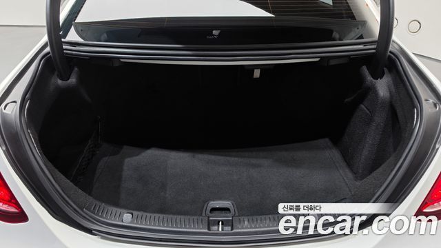 Mercedes-Benz E-Class 2019 — photo 27