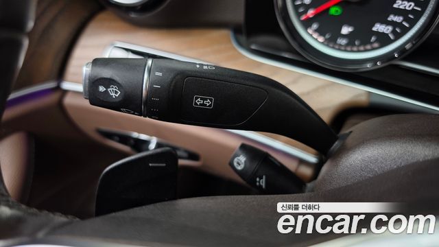 Mercedes-Benz E-Class 2019 — photo 30