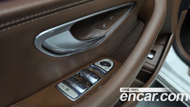 Mercedes-Benz E-Class 2019 — photo 33