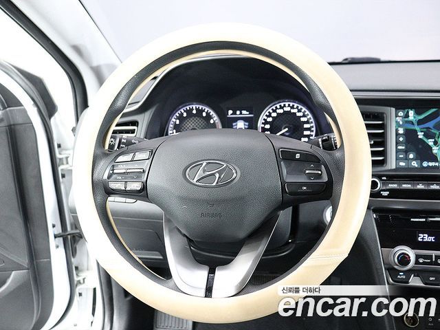 Hyundai AVANTE 2019 — photo 10