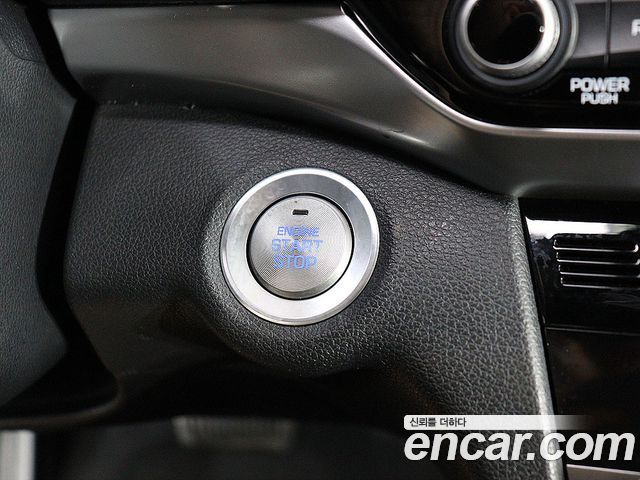 Hyundai AVANTE 2019 — photo 13