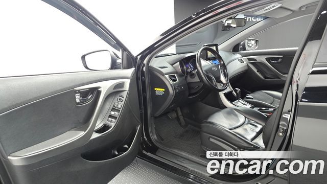 Hyundai AVANTE 2013 — photo 10