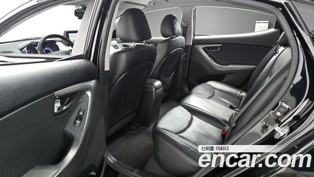 Hyundai AVANTE 2013 — photo 11