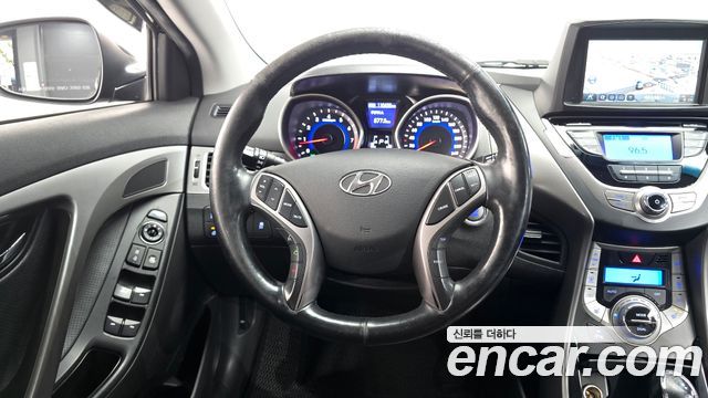 Hyundai AVANTE 2013 — photo 12