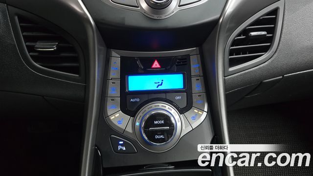 Hyundai AVANTE 2013 — photo 13