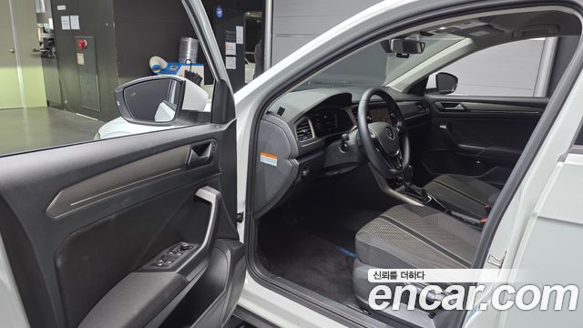 Volkswagen T-Roc 2021 — photo 13