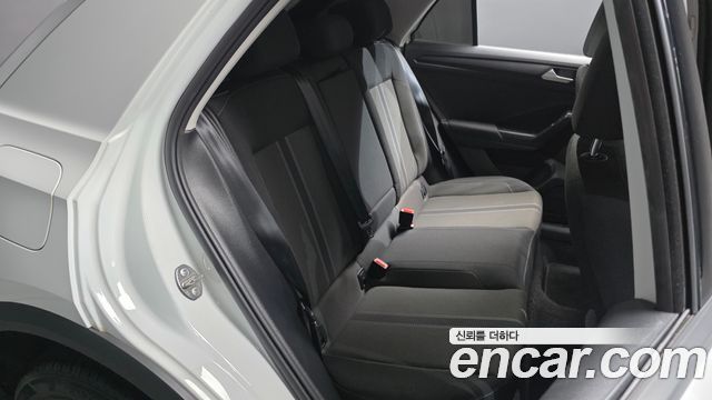 Volkswagen T-Roc 2021 — photo 17