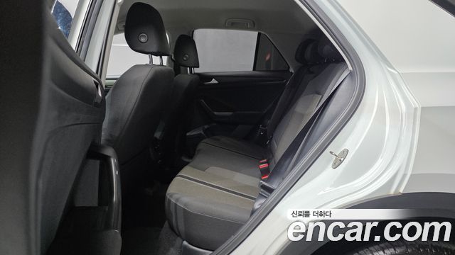 Volkswagen T-Roc 2021 — photo 18