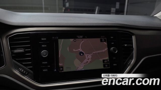 Volkswagen T-Roc 2021 — photo 21