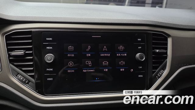 Volkswagen T-Roc 2021 — photo 22