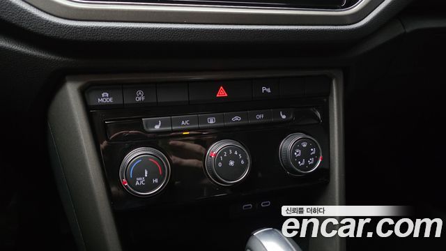 Volkswagen T-Roc 2021 — photo 24