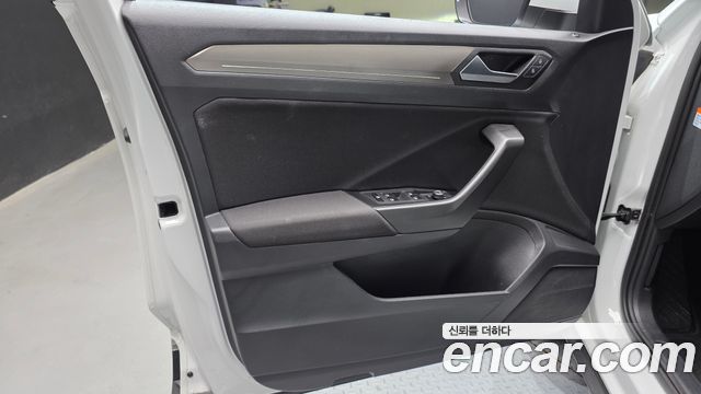 Volkswagen T-Roc 2021 — photo 14