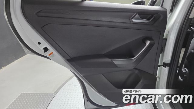 Volkswagen T-Roc 2021 — photo 15