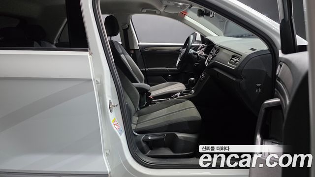 Volkswagen T-Roc 2021 — photo 16