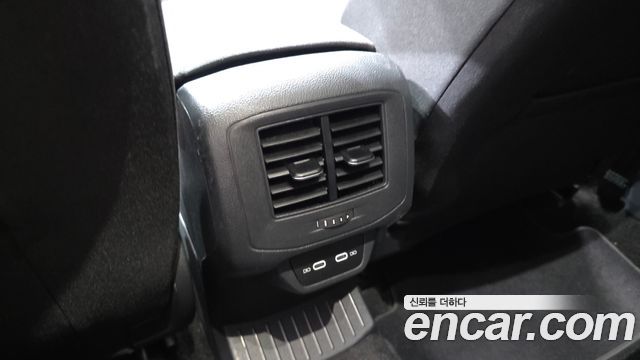 Volkswagen T-Roc 2021 — photo 28