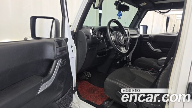 Jeep Wrangler 2015 — photo 10