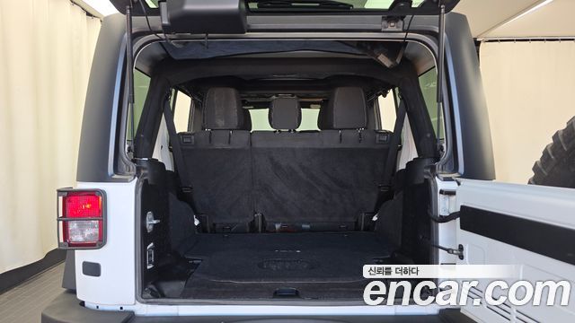Jeep Wrangler 2015 — photo 20