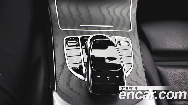Mercedes-Benz GLC-Class 2019 — photo 10