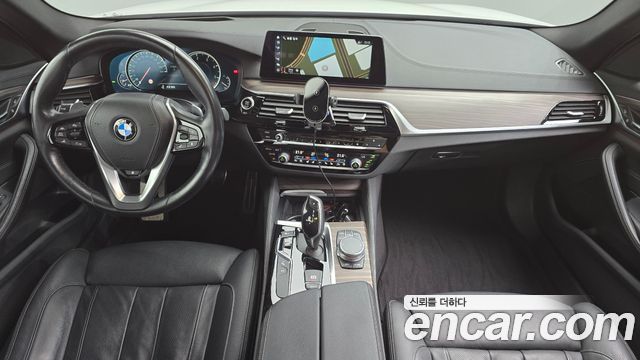 BMW 5-Series 2017 — photo 10