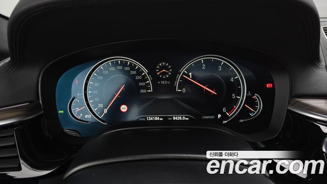 BMW 5-Series 2017 — photo 11