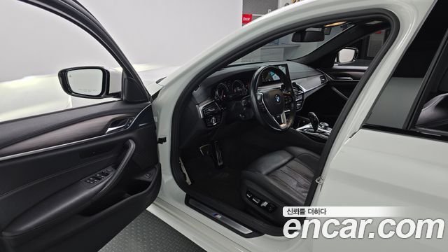 BMW 5-Series 2017 — photo 13