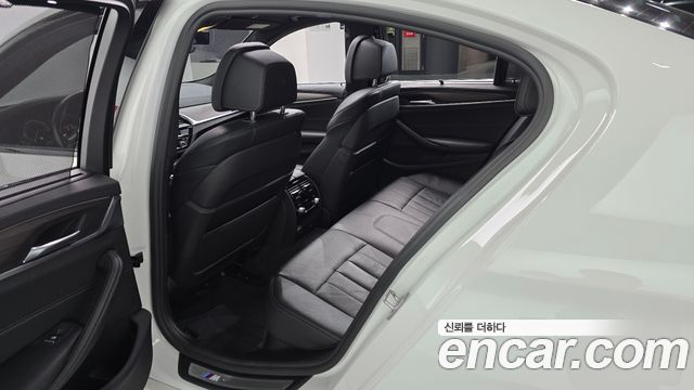 BMW 5-Series 2017 — photo 17