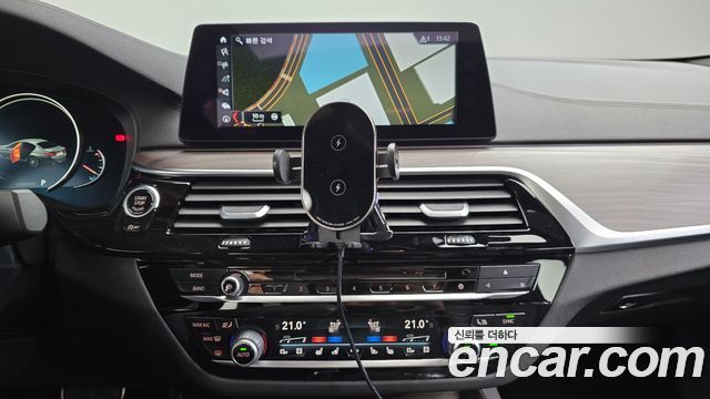 BMW 5-Series 2017 — photo 18