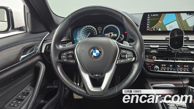 BMW 5-Series 2017 — photo 19