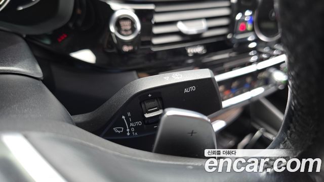 BMW 5-Series 2017 — photo 26